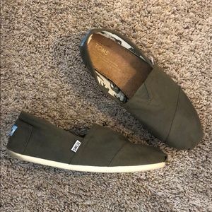 Hunter Green TOMS